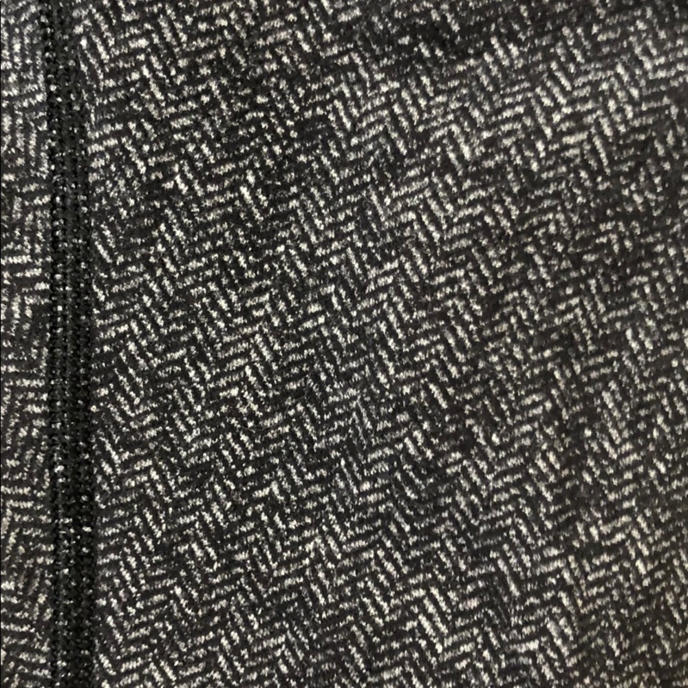 Lululemon ballerina style pant, size 6 - Picture 3 of 5